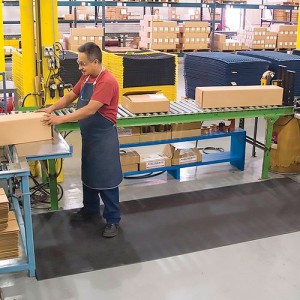 Podloga proti utrujenosti za suhe delovne prostore 0,9 x 1,5 m, siva s čepki