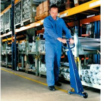 Naprava za označevanje s trakom, za zvitke širine 50 in 75 mm