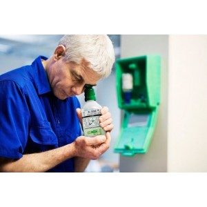 Steklenička za izpiranje oči s 500 ml 0,9 % fiziološke raztopine (natrijev klorid)